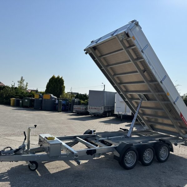 Remorque benne basculante à trois essieux Temared Tipper 3 500 kg – Image 1