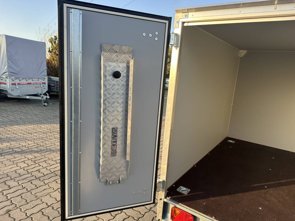 Remorque fourgon SMART BOX avec rampes Temared basculant 750 kg – vue 11