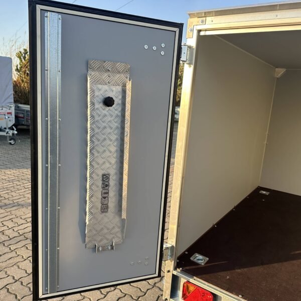 Remorque fourgon SMART BOX avec rampes Temared basculant 750 kg – vue 11