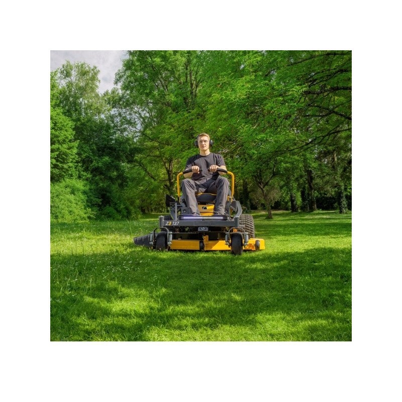 Tondeuse Cub Cadet Ultima Zero Turn Z3 137 - Coupe 137cm Moteur 726cm³