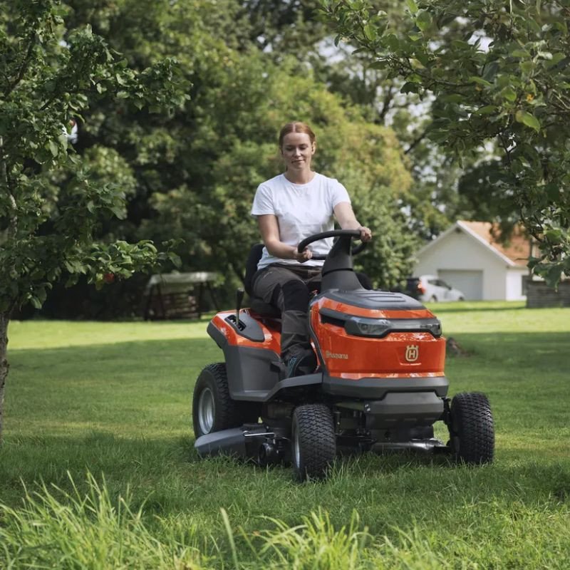 Tracteur tondeuse à batterie éjection latérale Husqvarna TS100i - coupe 95 cm